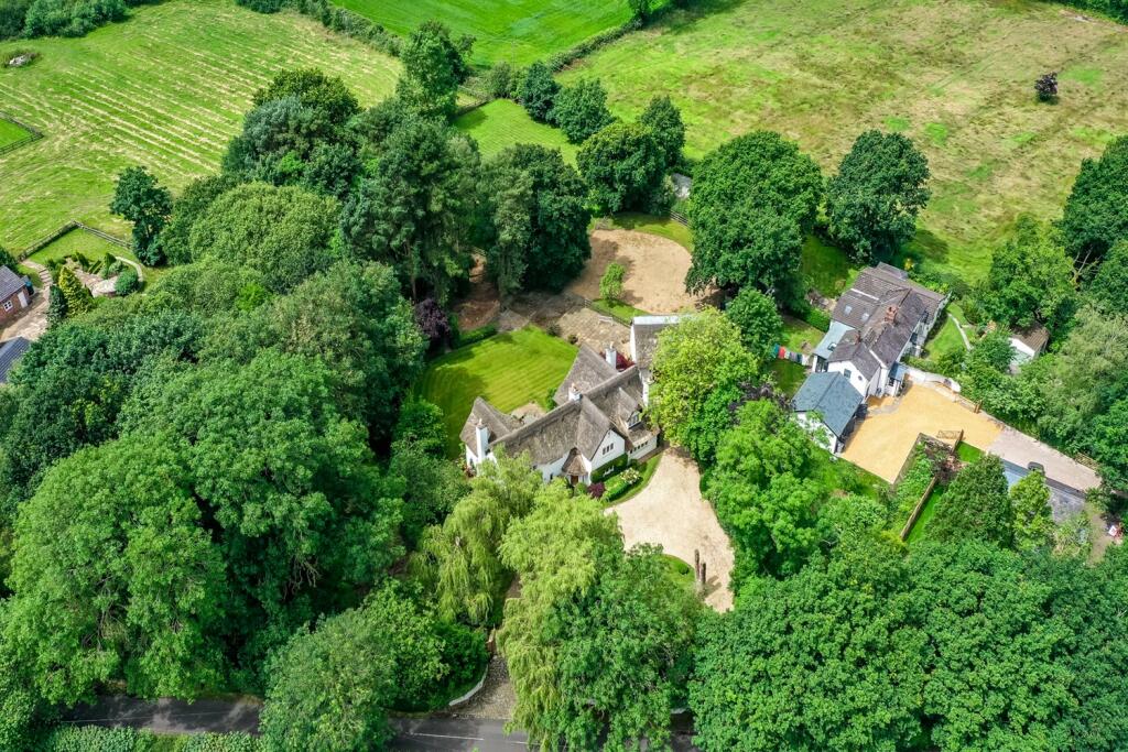 5 bedroom detached house/1.6 acres plot for sale in Hulse Heath Lane, Mere, WA16